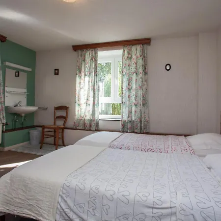 Spacious House In Borgoumont With Jacuzzi And Large Garden بيت للعطل ستاومونت