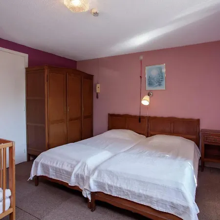 Spacious House In Borgoumont With Jacuzzi And Large Garden بيت للعطل ستاومونت